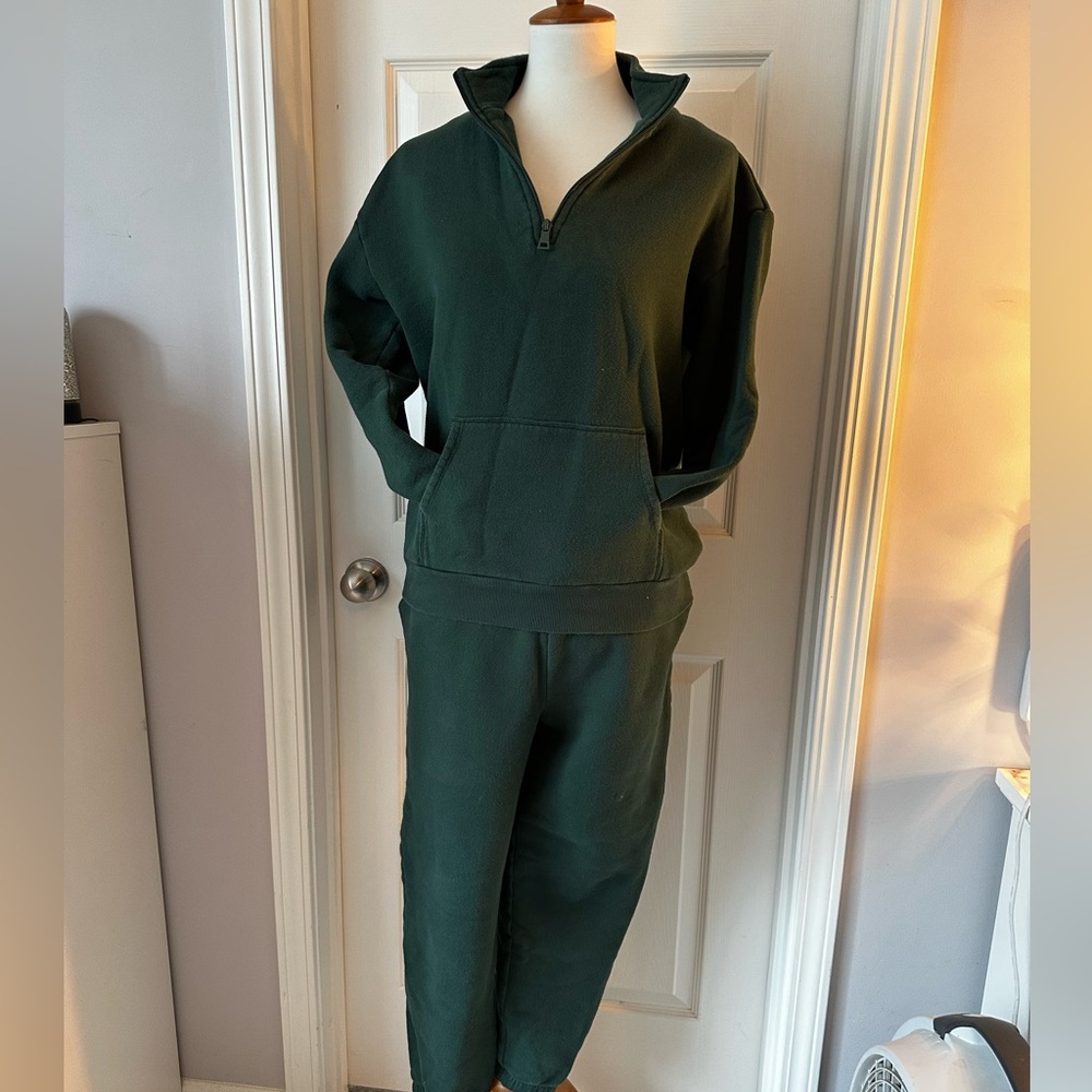 Beyond Yoga Green Set